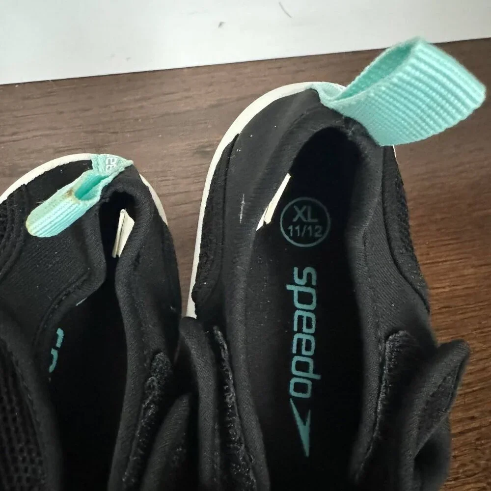 SPEEDO Unisex Double Velcro Water Shoes. Color: black/blue